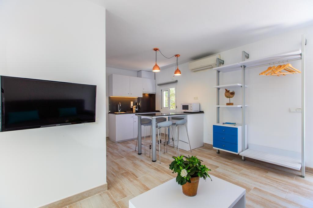 Pinos Playa Suites Playa Migjorn Exteriör bild